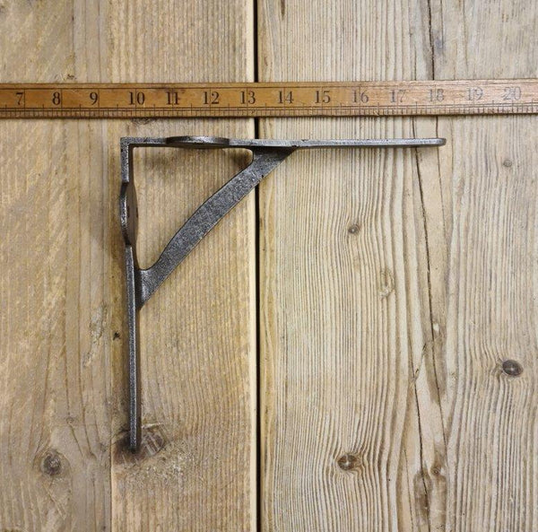 Pair of Antique Cast Iron Gallows Shelf Brackets with Plain Lugs - 213mm x 213mm