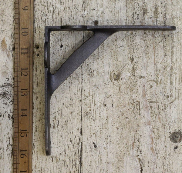 Pair of Antique Cast Iron Gallows Shelf Brackets with Plain Lugs - 156mm x 156mm