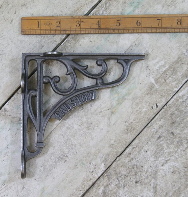 Pair of Antique Cast Iron Padstow Shelf Brackets - 150mm x 150mm